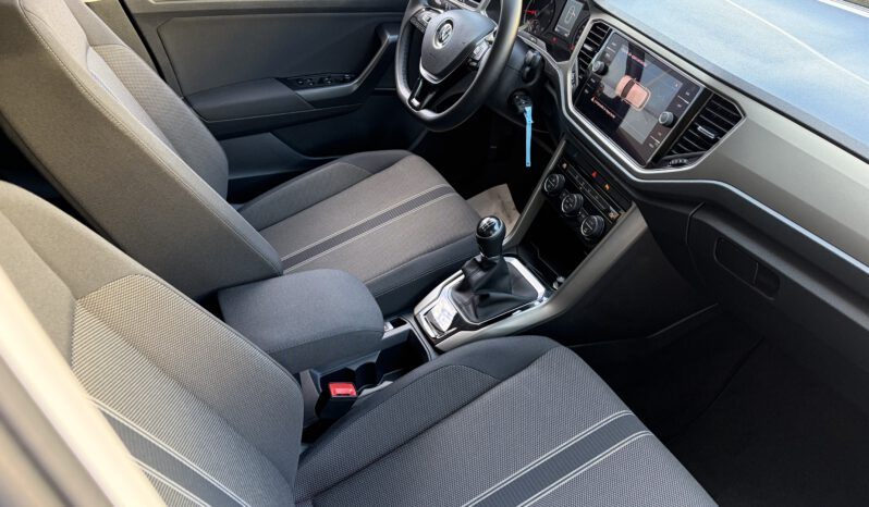 VOLKSWAGEN T-ROC    R-LINE